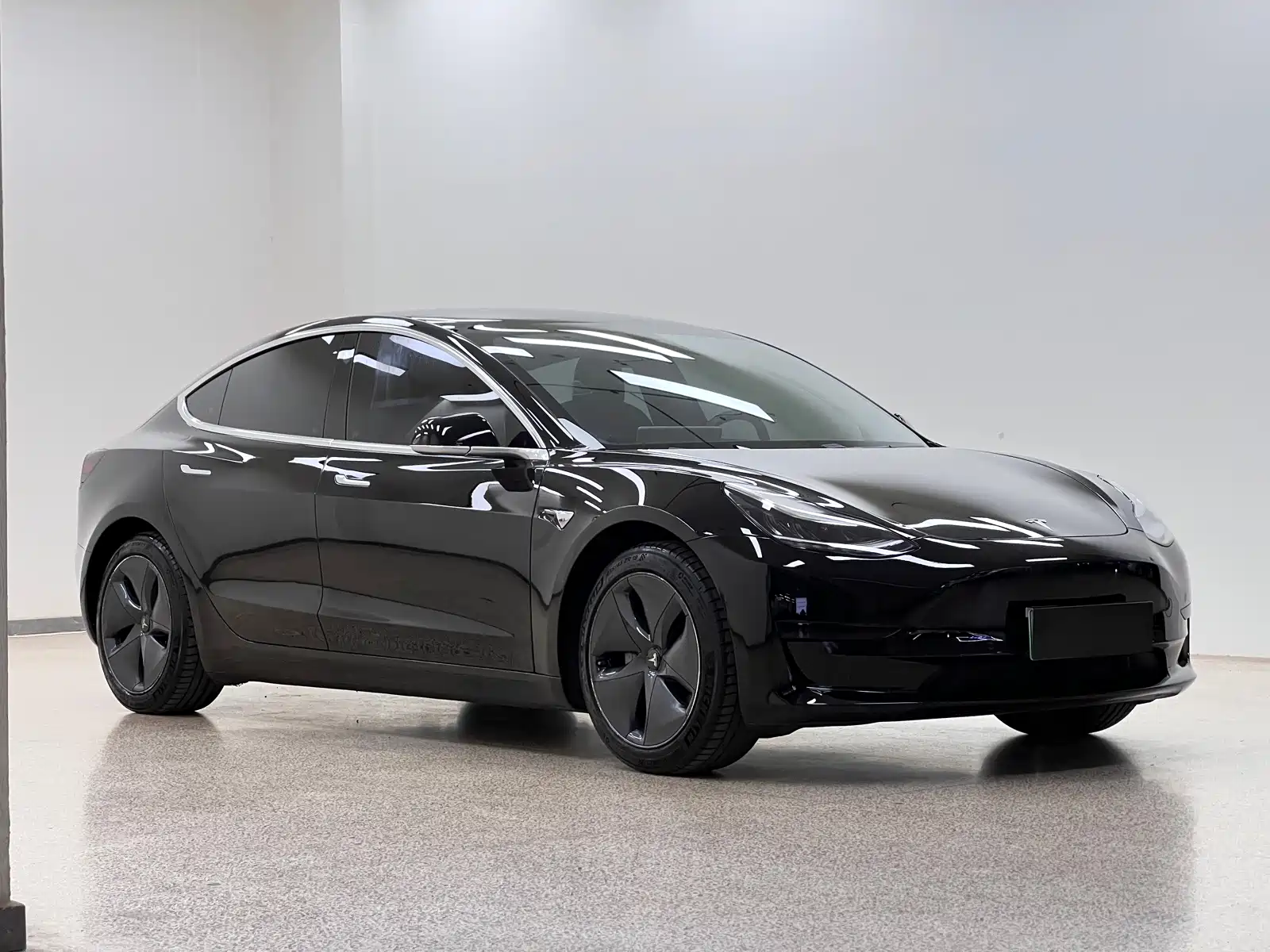 Фото 3 - Tesla Model 3