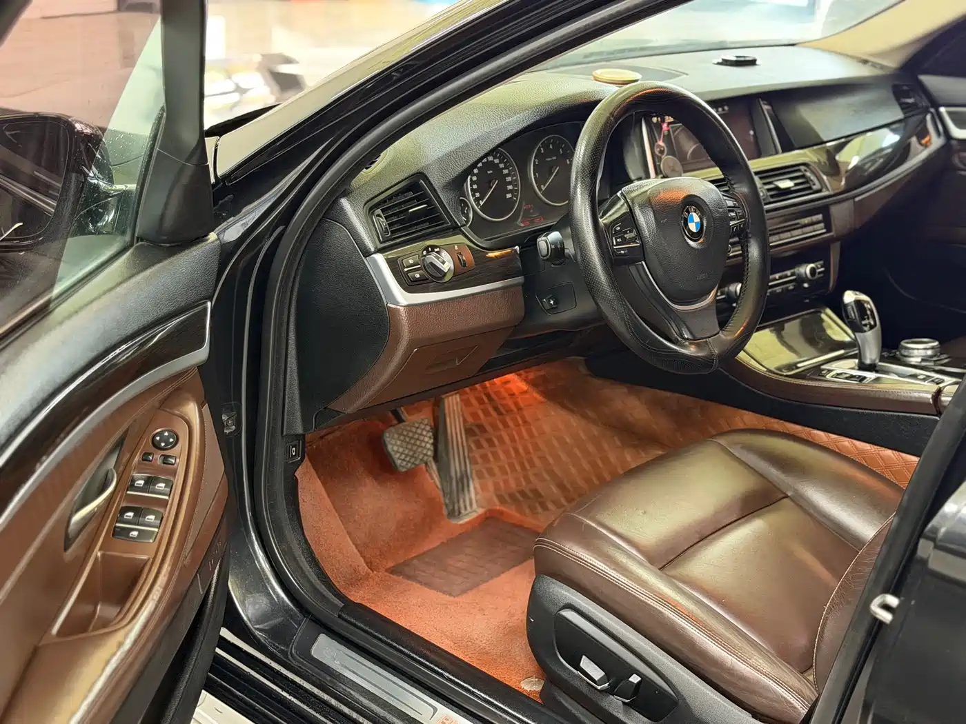 BMW 5 Series 2014 525Li Luxury Design Package фото 4