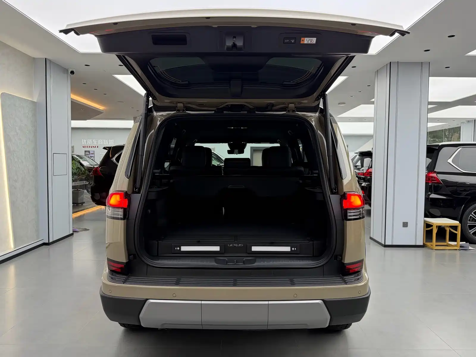 Photo 9 - Lexus GX