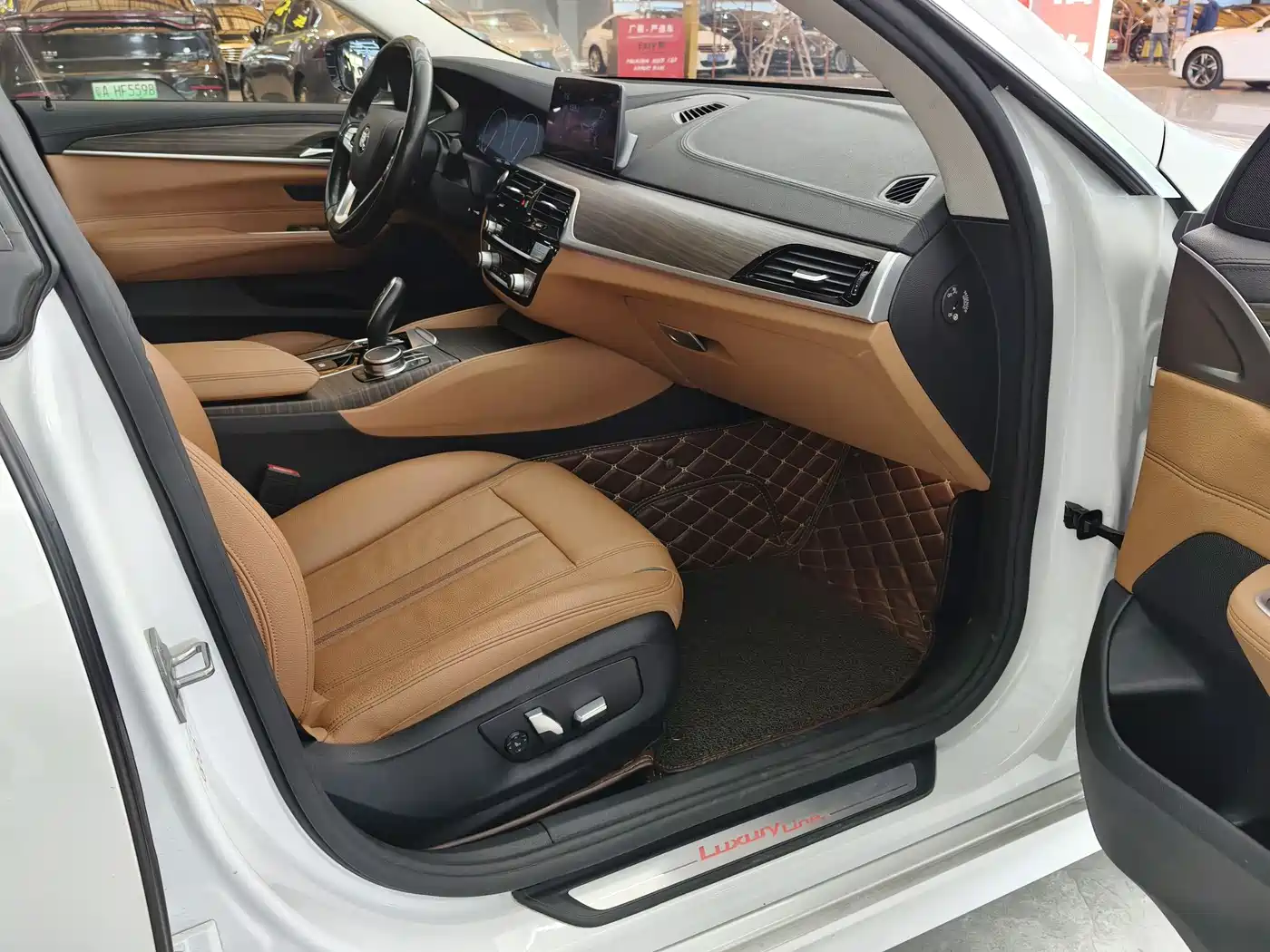 BMW 6 Series GT 2019 630i Luxury Design Package фото 15