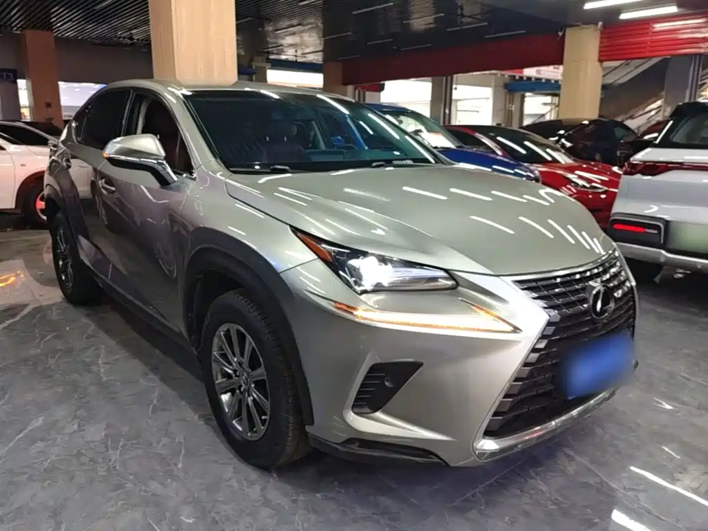 Фото 4 - Lexus NX