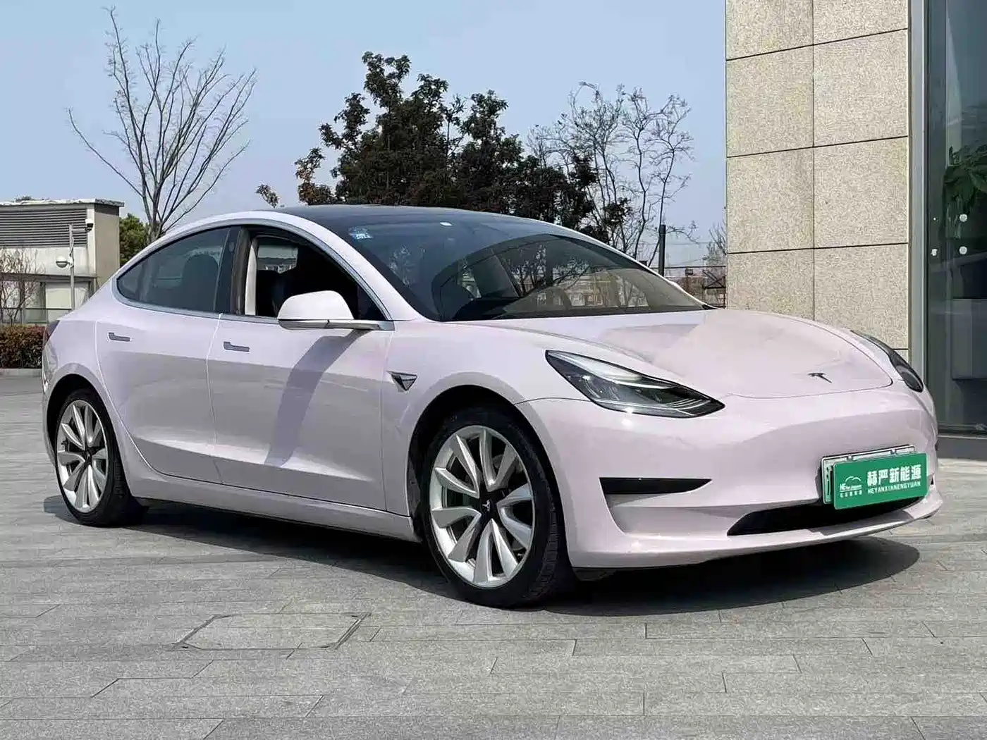 TESLA MODEL 3
