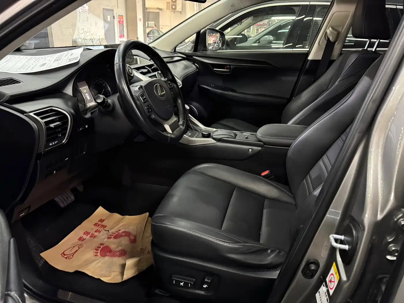 Lexus NX 2016 200 AWD F Sport фото 4