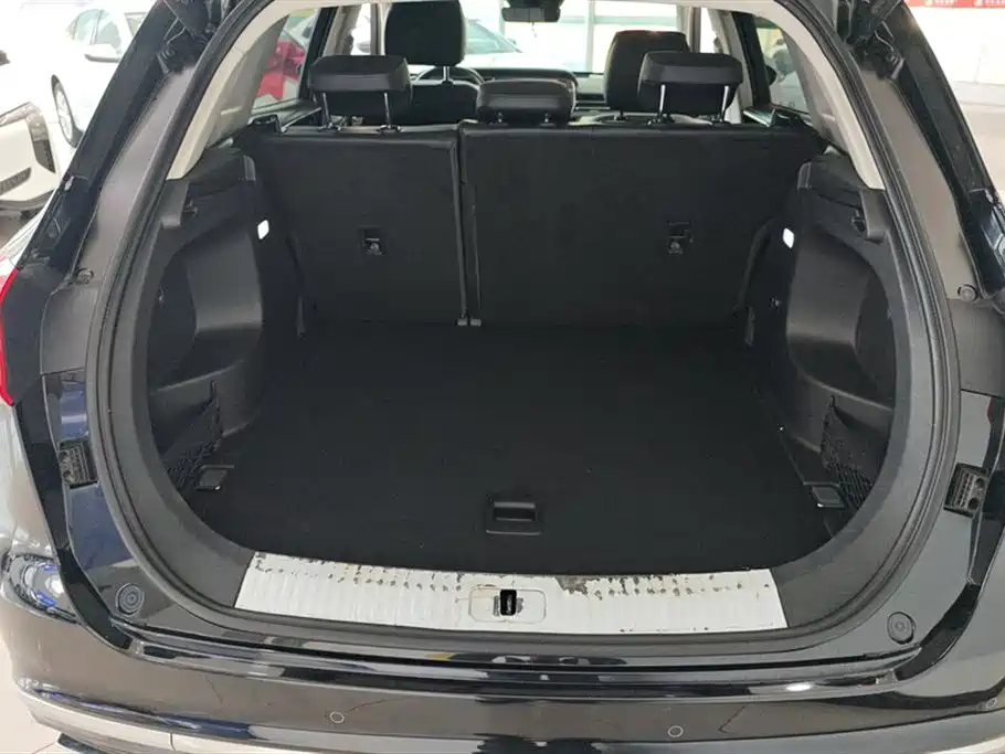 Hongqi HS5 2022 Facelift 2.0T Smart Flag Enjoyment Edition фото 4