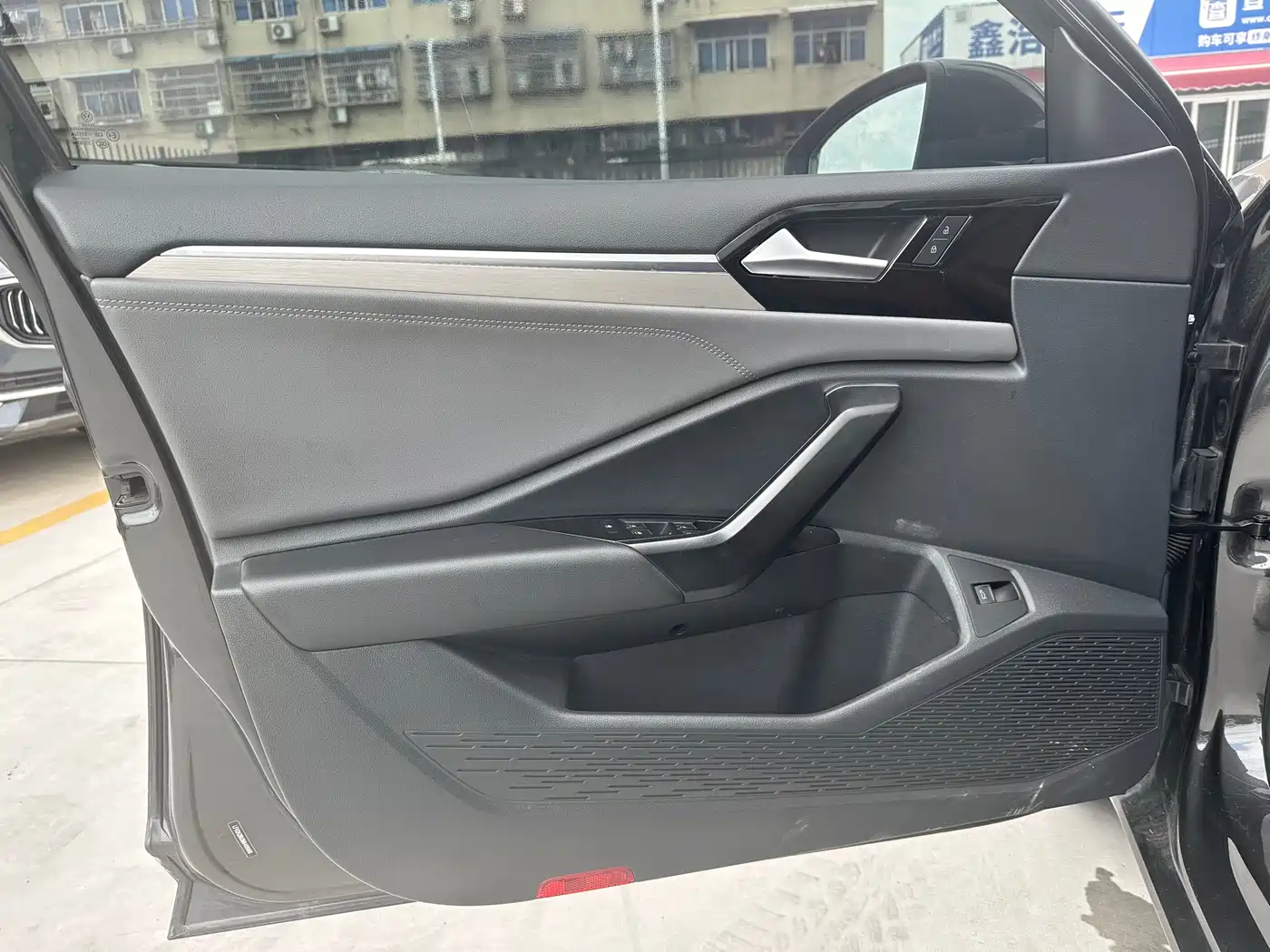 Volkswagen Sagitar 2021 280TSI DSG Surpassing Edition фото 14