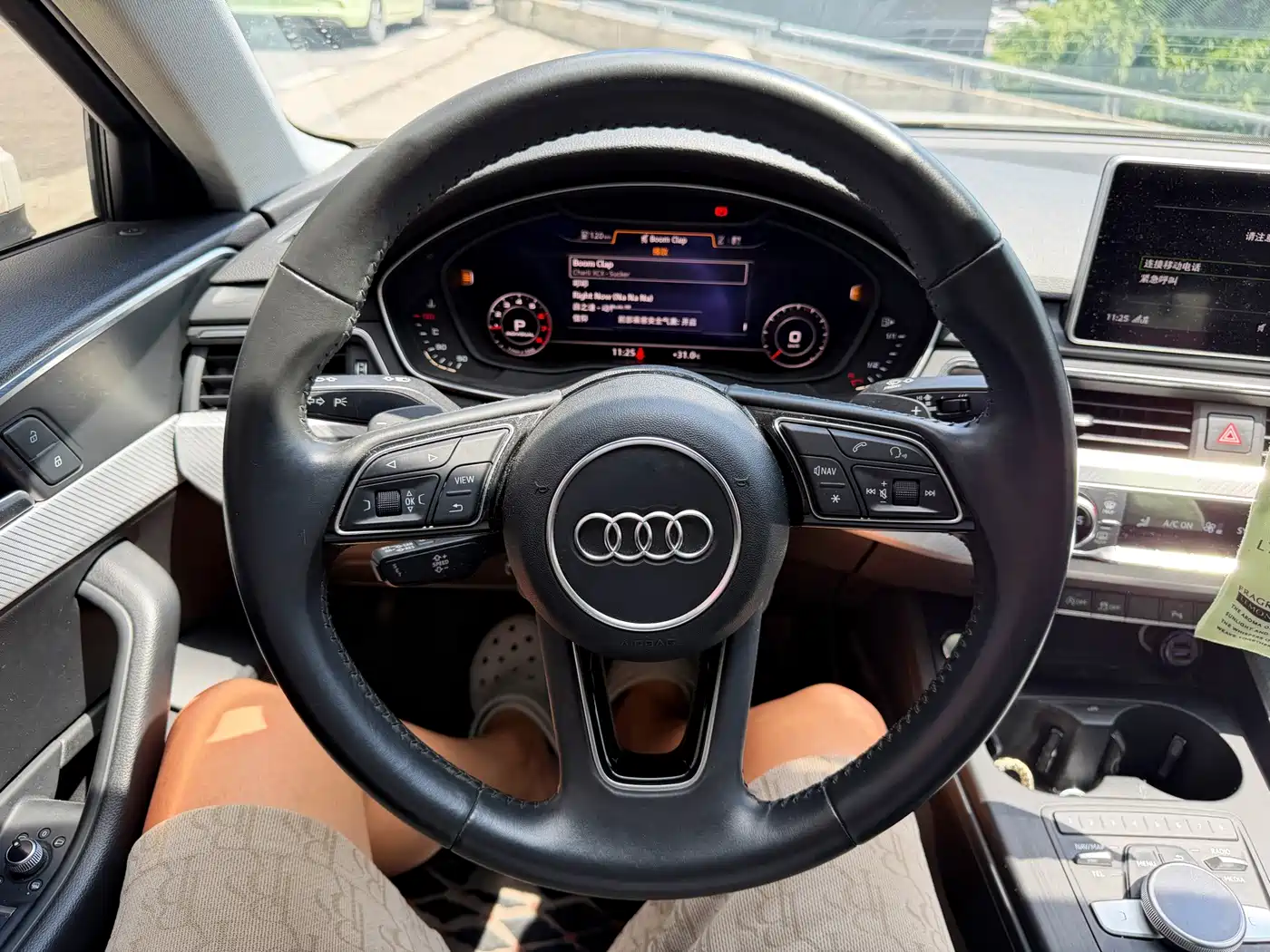 Фото 16 - Audi A4L