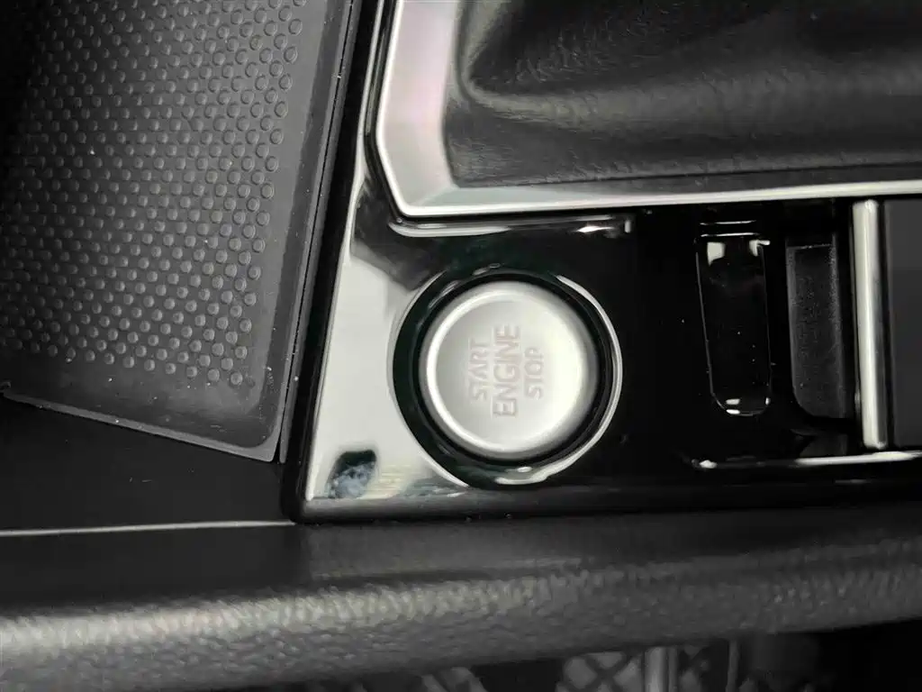 Volkswagen Sagitar 2023 300TSI DSG Surpassing Edition фото 4