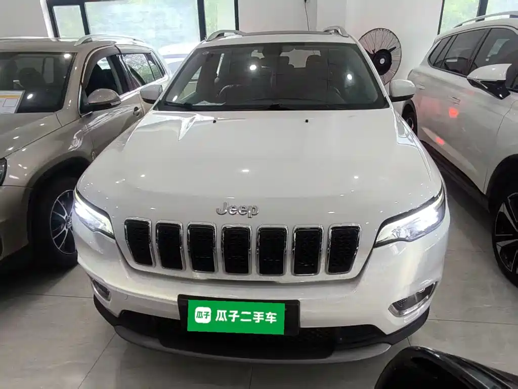 Фото 3 - Jeep Cherokee