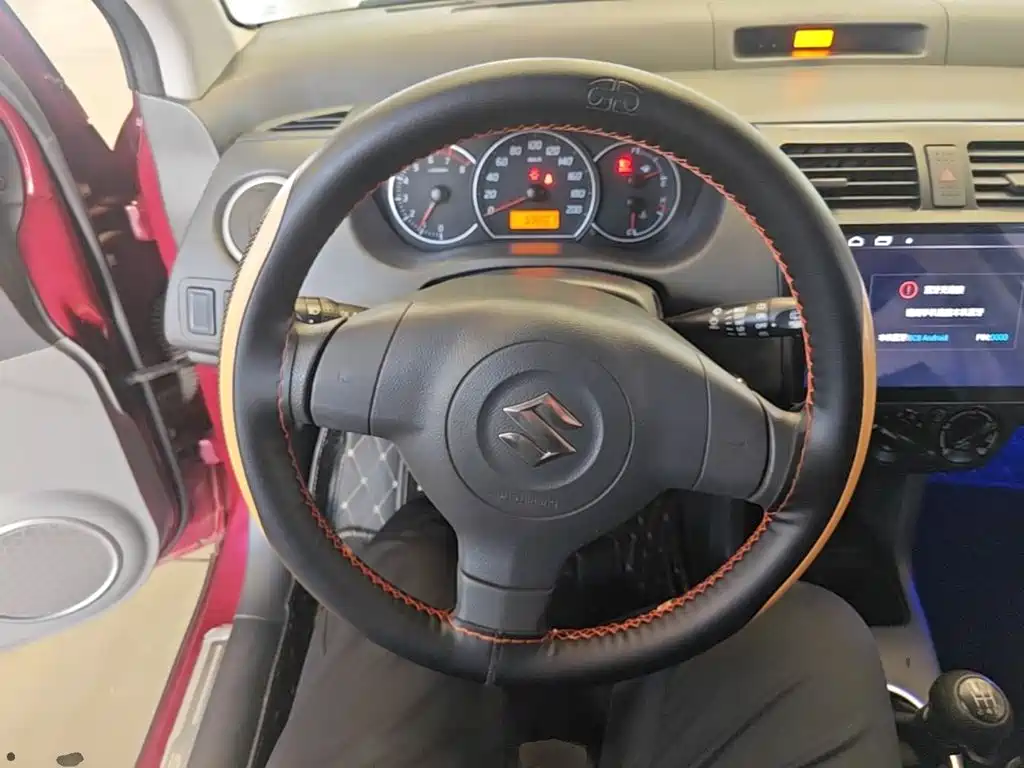 Фото 7 - Suzuki Swift