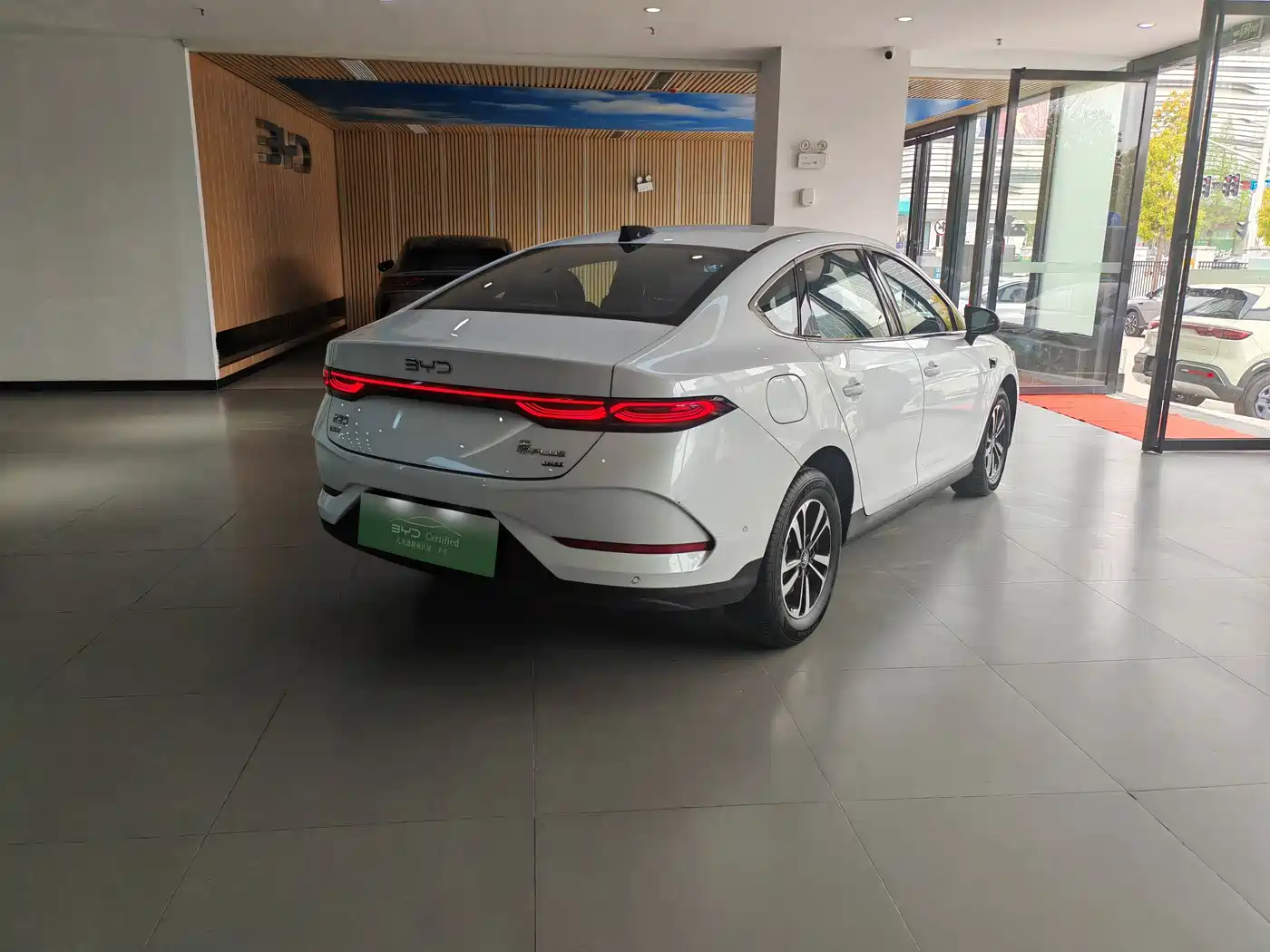 BYD Qin PLUS 2025 DM-i Smart Drive Edition 120KM Surpassing Type фото 3