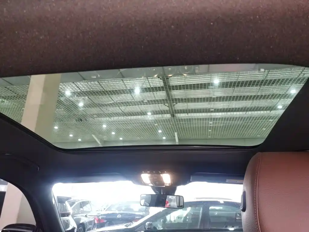 MERCEDES-BENZ GLB