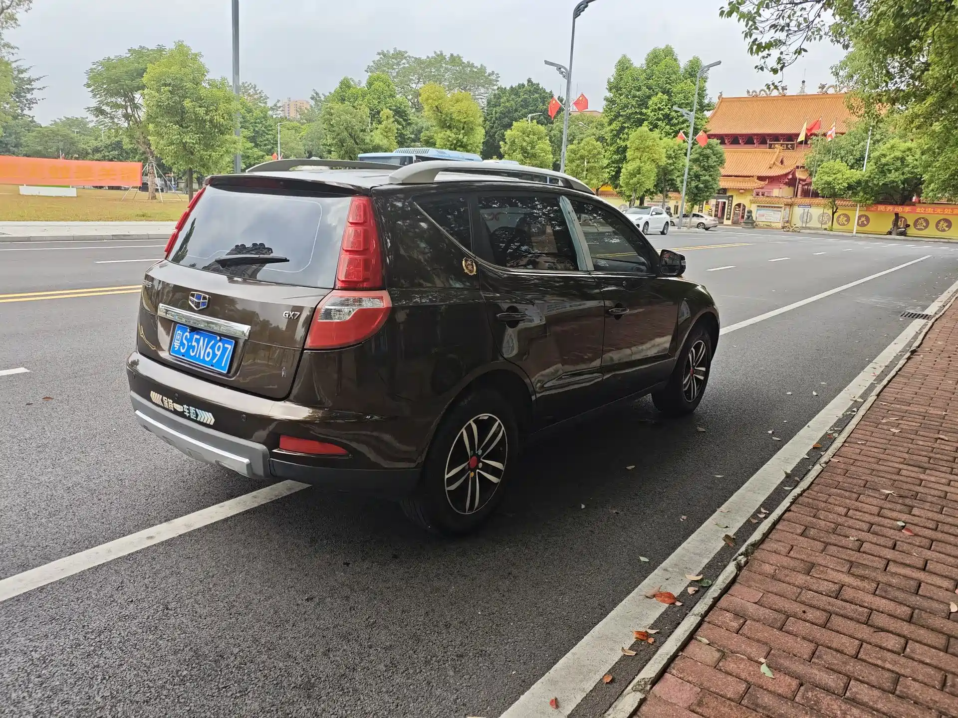 Фото 8 - Geely GX7