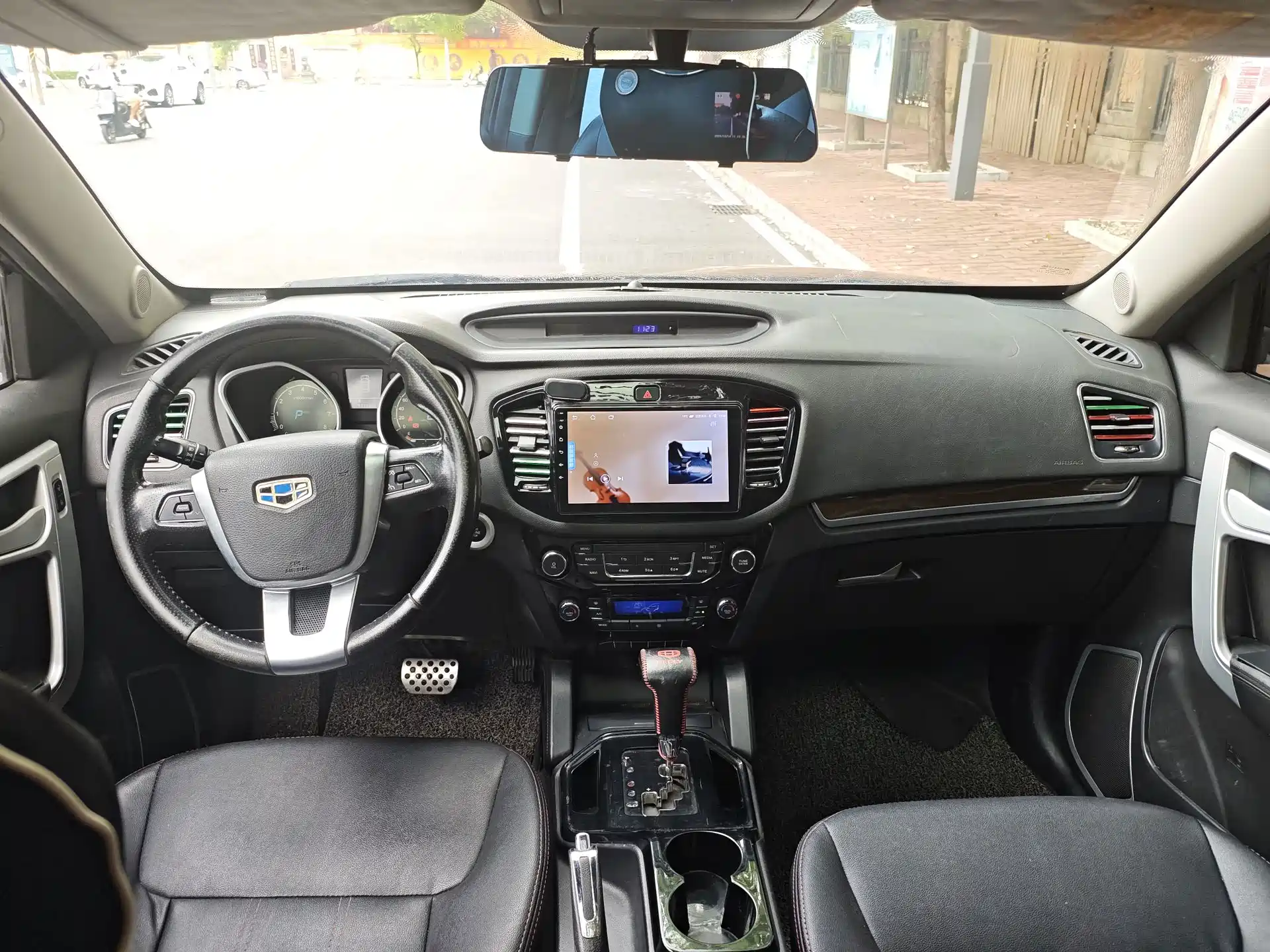 Фото 5 - Geely GX7