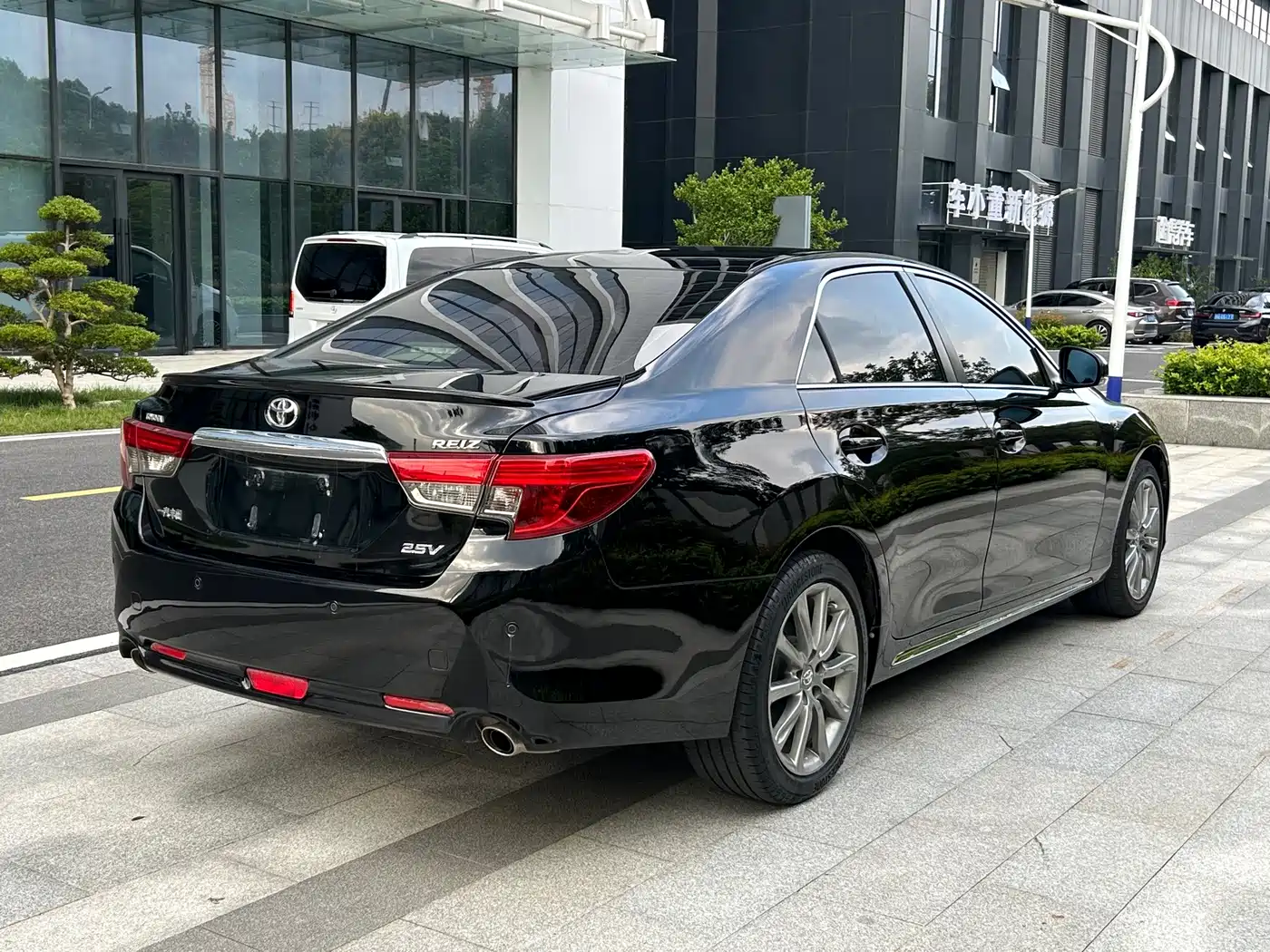 Toyota Reiz 2017 2013 2.5V Premium Edition