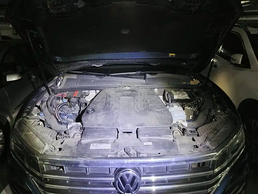 Фото 3 - Volkswagen Touareg