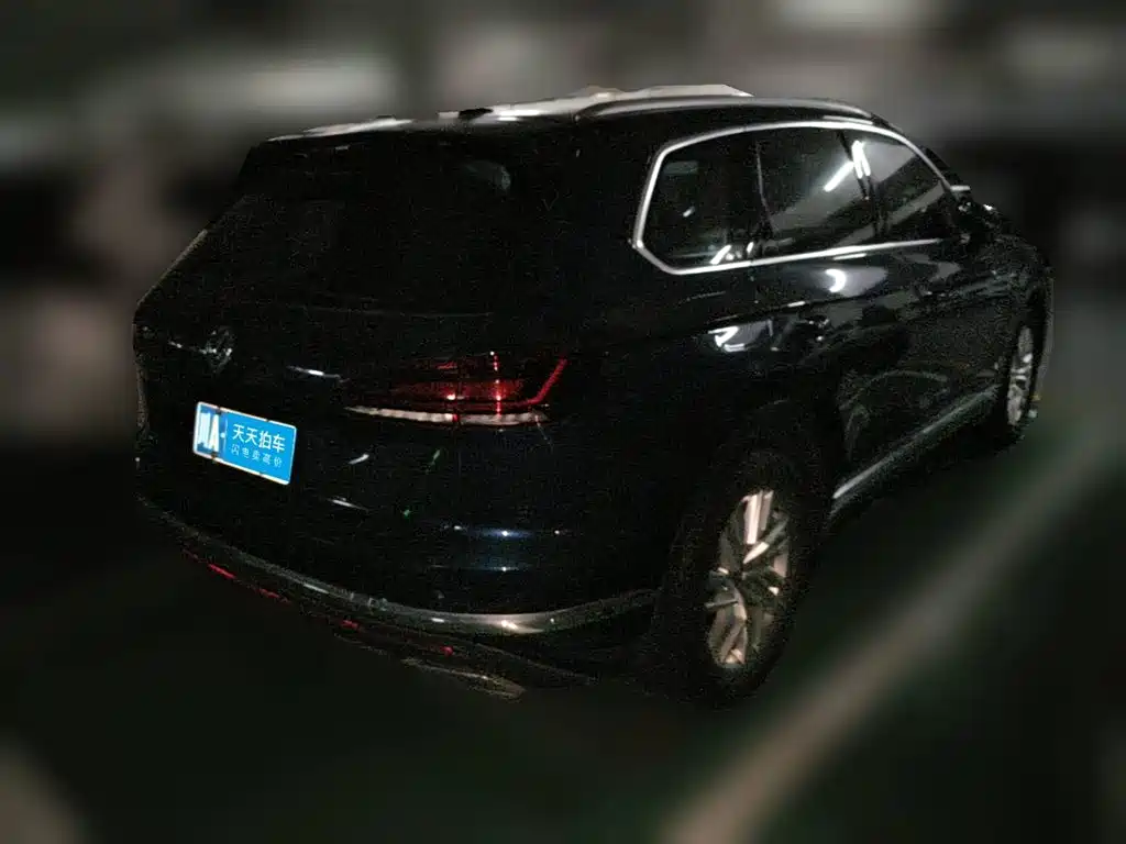 Фото 2 - Volkswagen Touareg