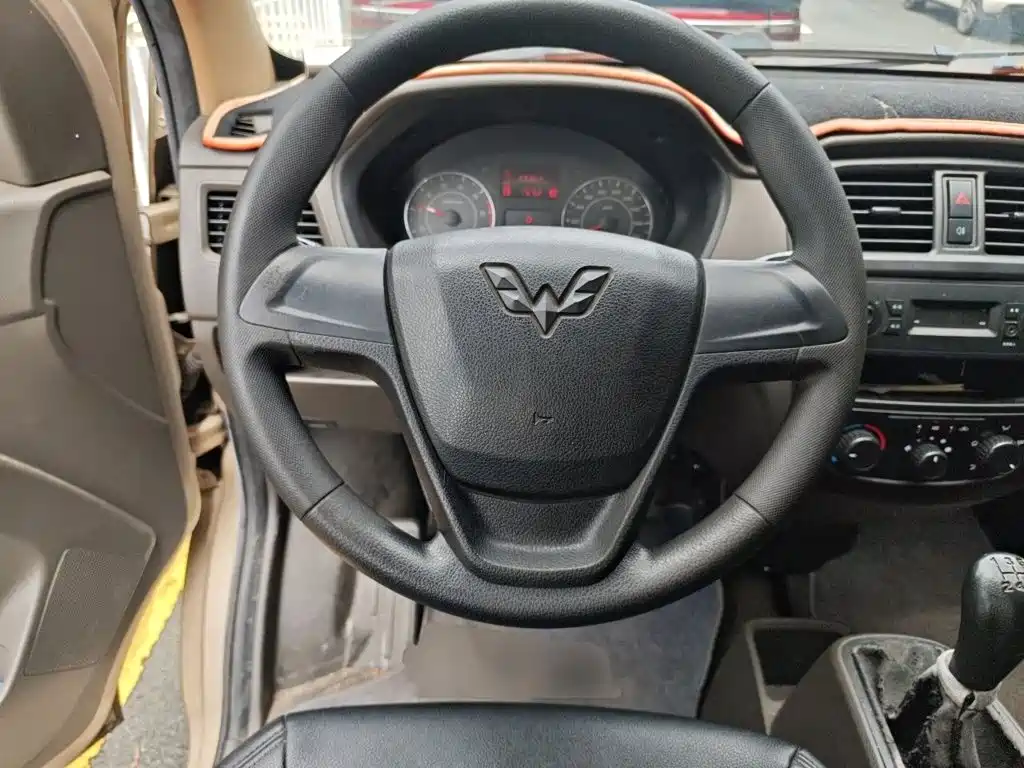 Wuling Motors Wuling Rongguang 2020 2020 1.2L S Basic Model China VI