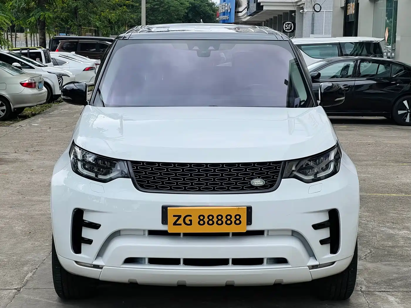 Land Rover Discovery 2018 2.0T SE фото 2