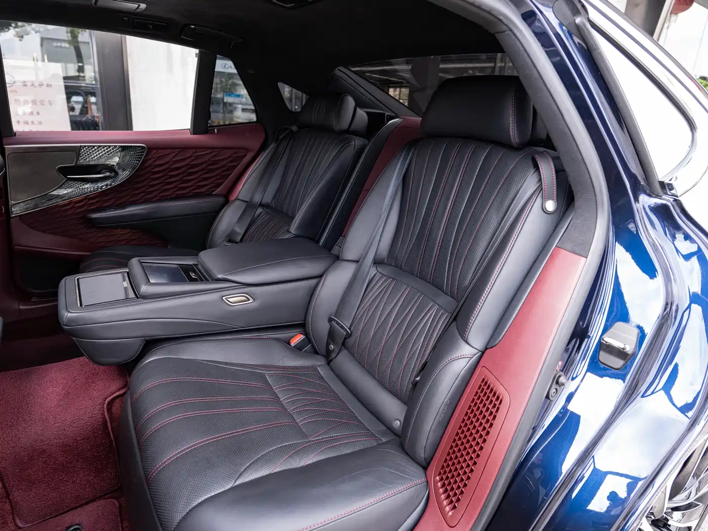 Lexus LS 2021 500h Executive Edition фото 12