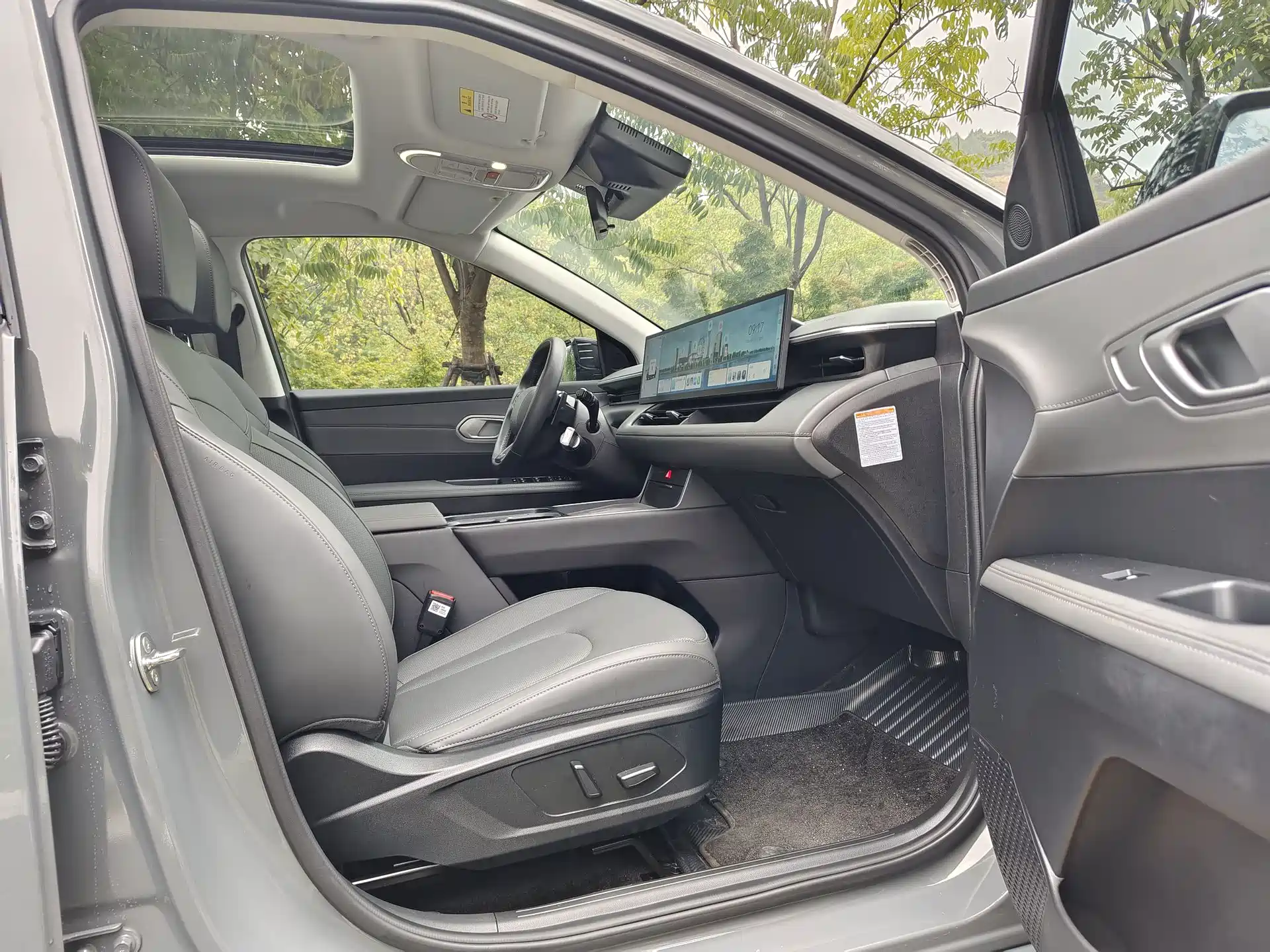 Photo 10 - Hyundai ELEXIO