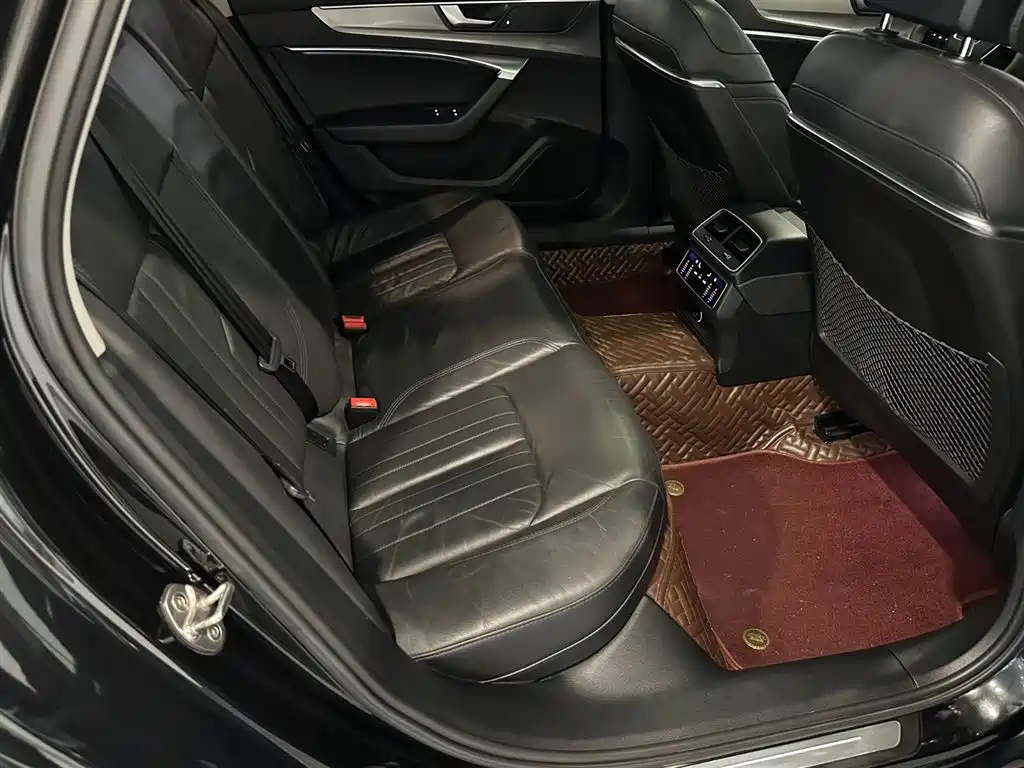 Фото 8 - Audi A6L