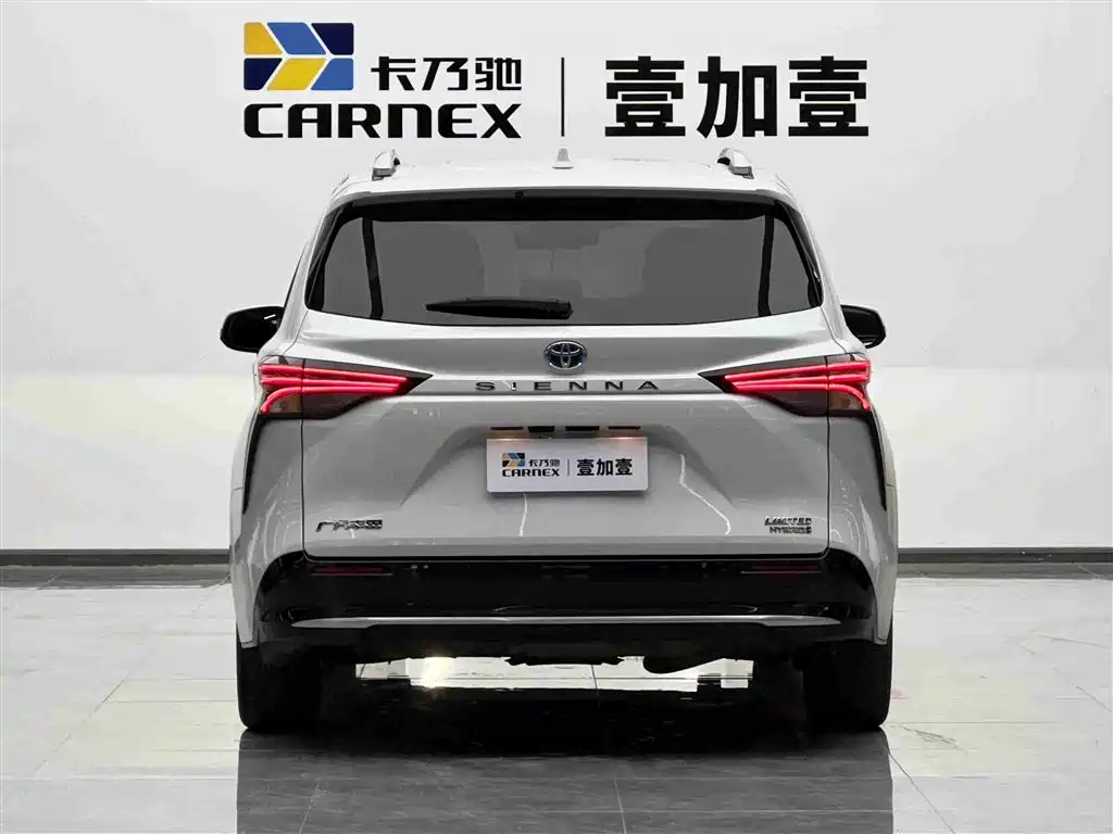 Toyota Sienna 2023 2.5L Hybrid Premium Edition фото 15