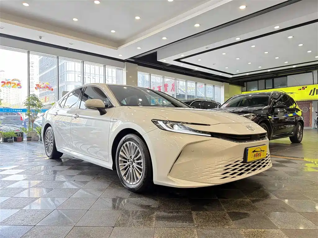 Toyota Camry 2024 Hybrid 2.0HGVP Luxury Edition фото 3