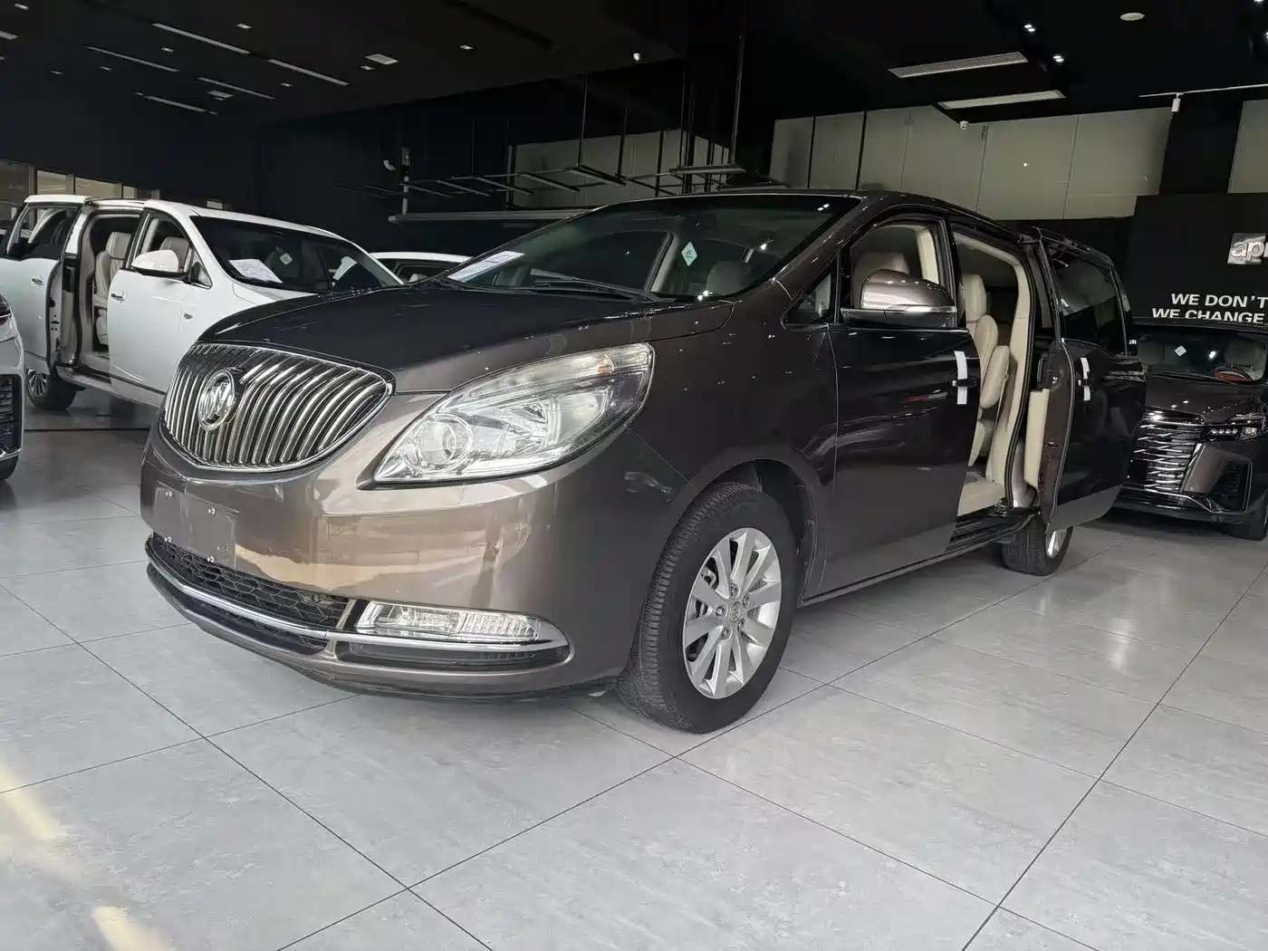 Buick GL8 2014 2.4L CT Luxury Business Comfort фото 2