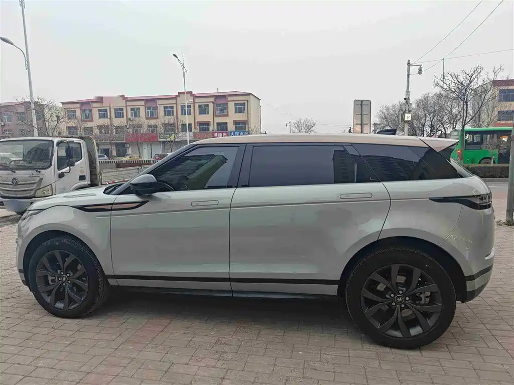 Land Rover Range Rover Evoque 2023 Range Rover Evoque L 249PS Corinthian Bronze Special Edition фото 20