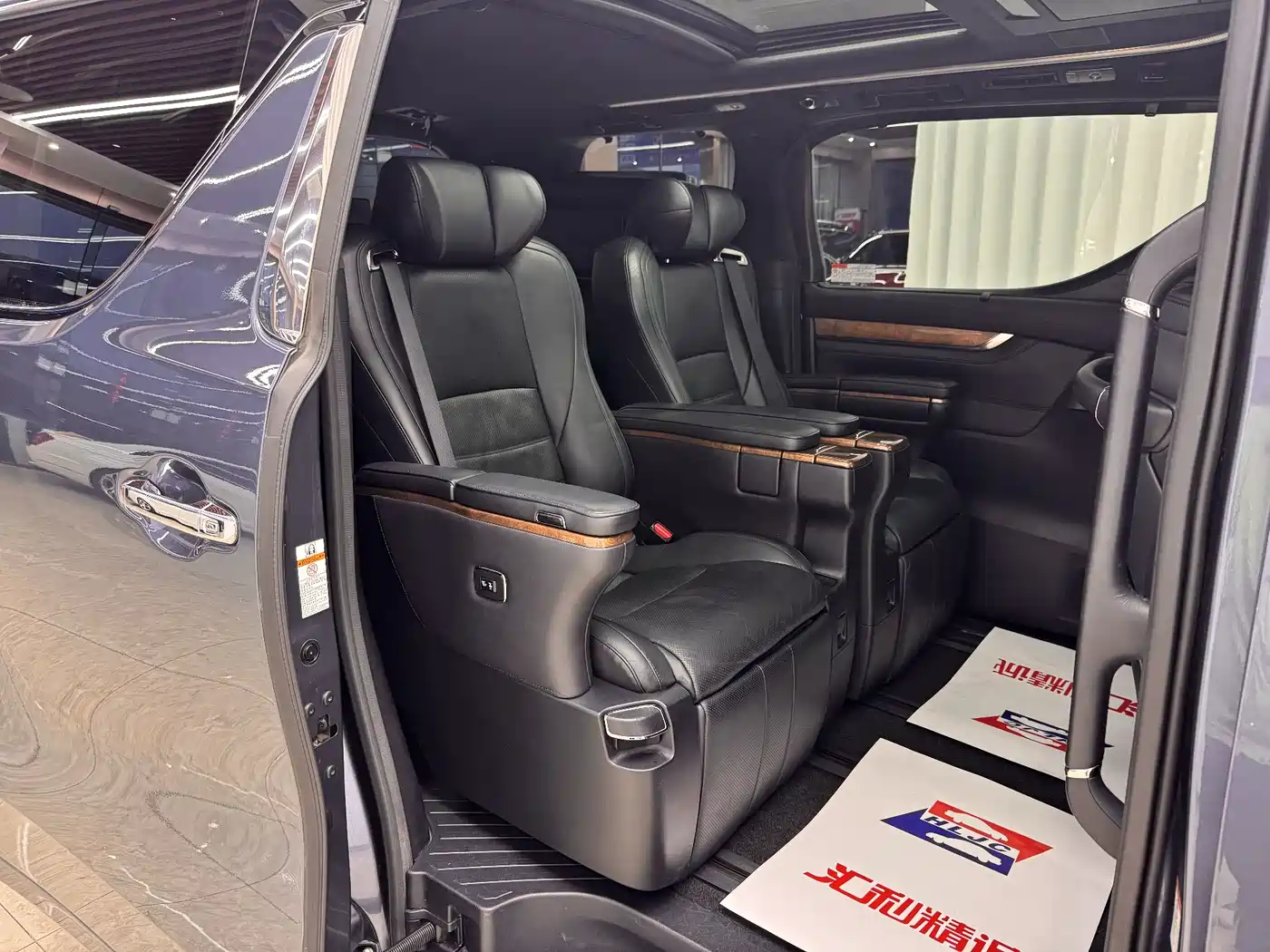 Toyota Alphard 2015 3.5L Premium Edition фото 5