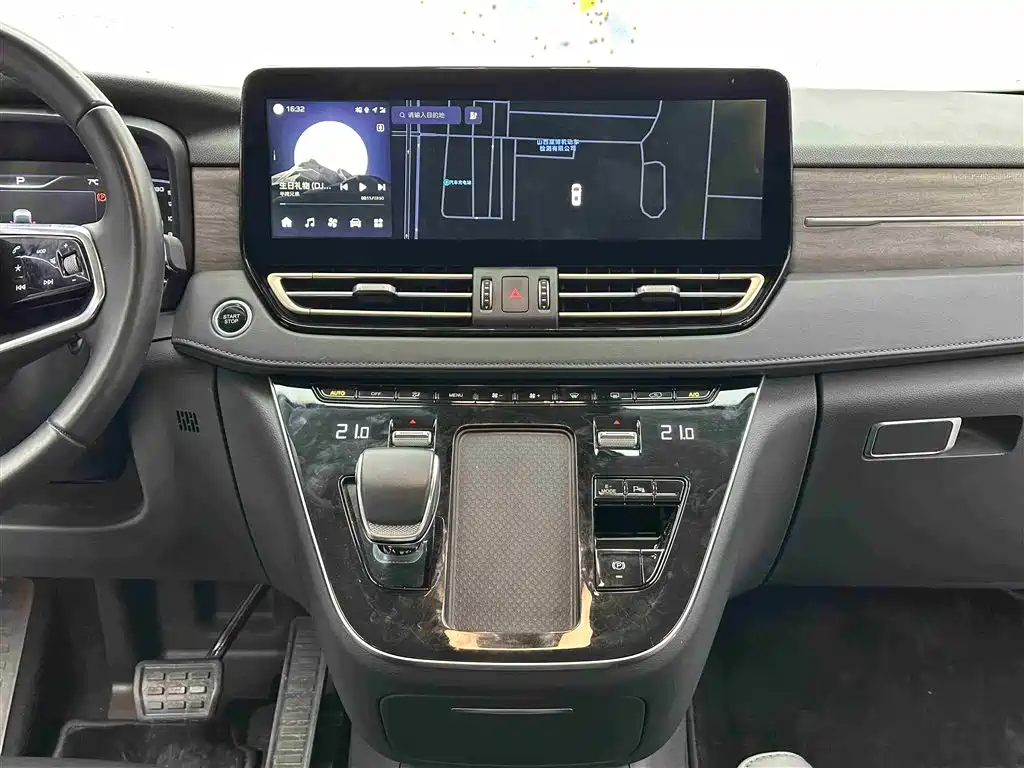 Hongqi HQ9 PHEV 2024 Model 2.0T AWD Business Edition фото 9
