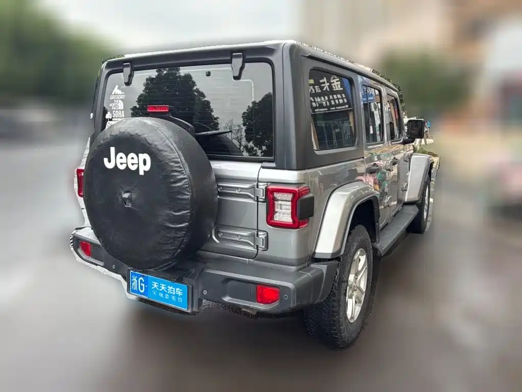Фото 2 - Jeep Wrangler