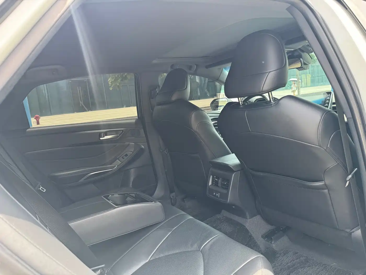 Toyota Avalon 2019 Hybrid 2.5L Luxury Edition China V фото 12