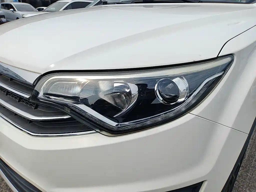 FAW Senya R7 2016 2016 1.6L Manual Luxury