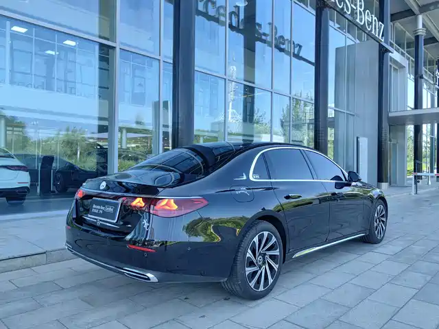 Mercedes-Benz E-Class 2025 E 300 L Luxury — фото 4