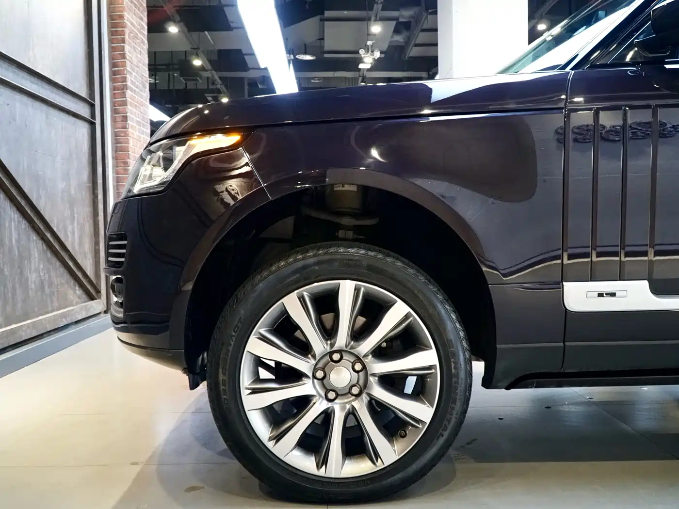 Photo 7 - Land Rover Range Rover