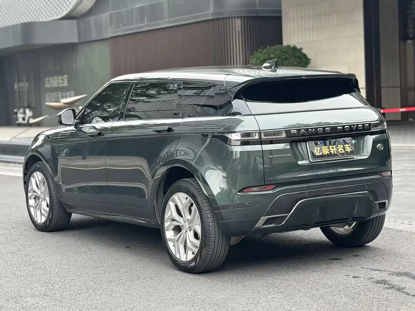 Land Rover Range Rover Evoque 2023 Range Rover Evoque L 200PS Elite Edition фото 7