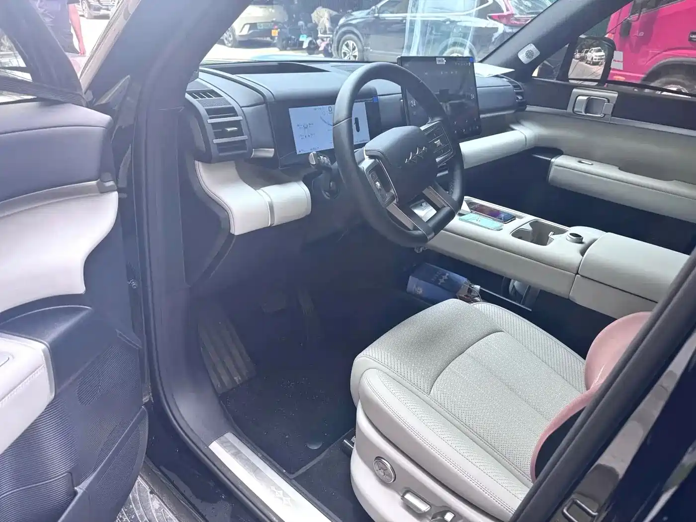 Fang Cheng Bao Titanium 7 2026 2025 AWD Base Model