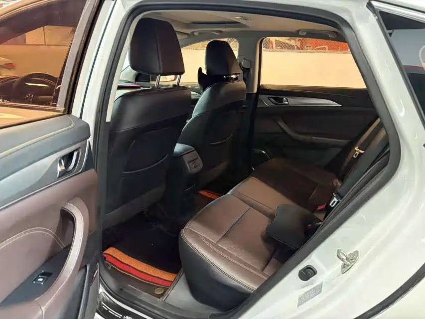 Фото 5 - Changan Eado