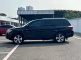 Photo 12 - Toyota Highlander