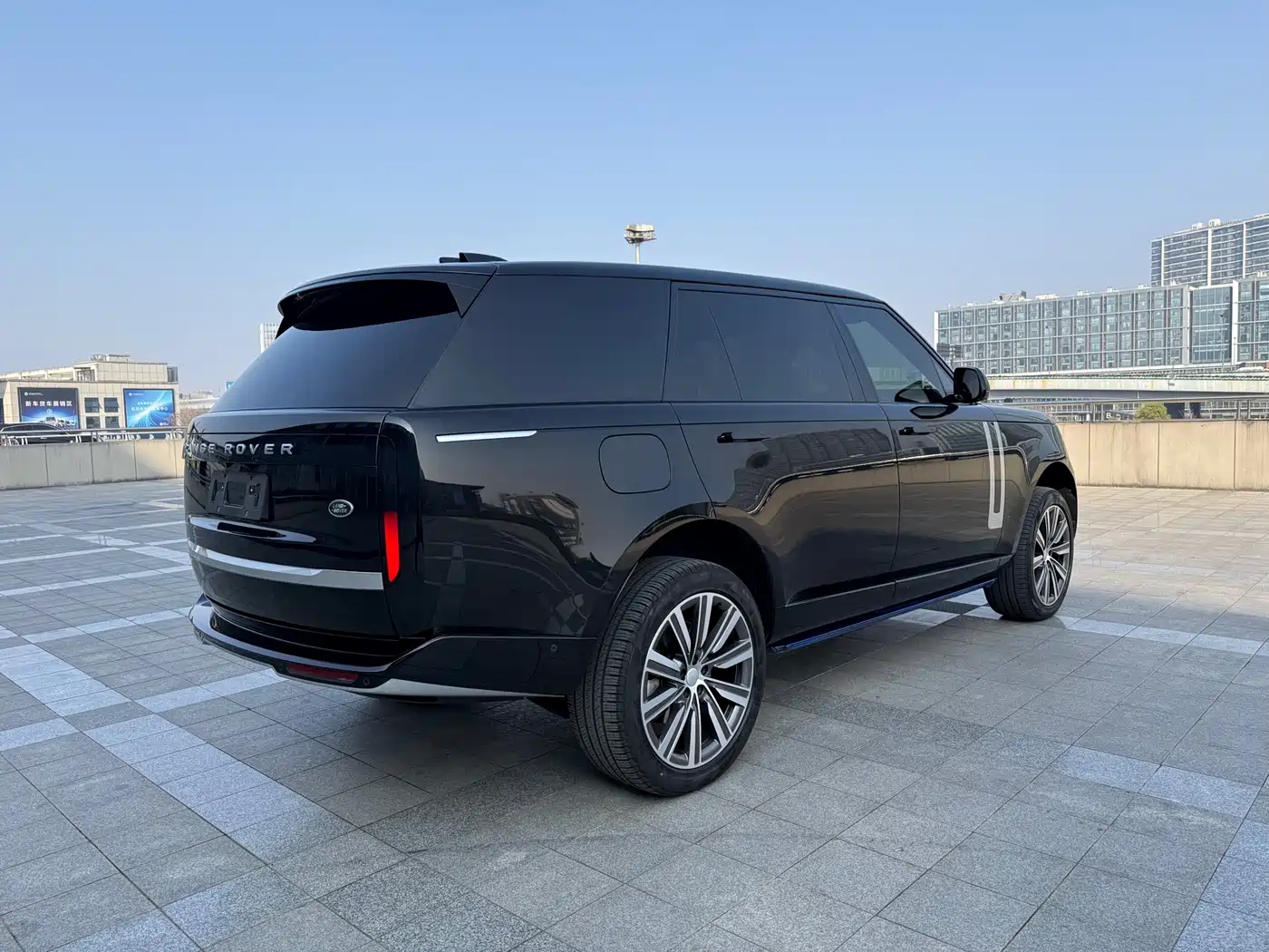 Land Rover Range Rover 2025 3.0 L6 400PS Genesis Extended Wheelbase фото 21