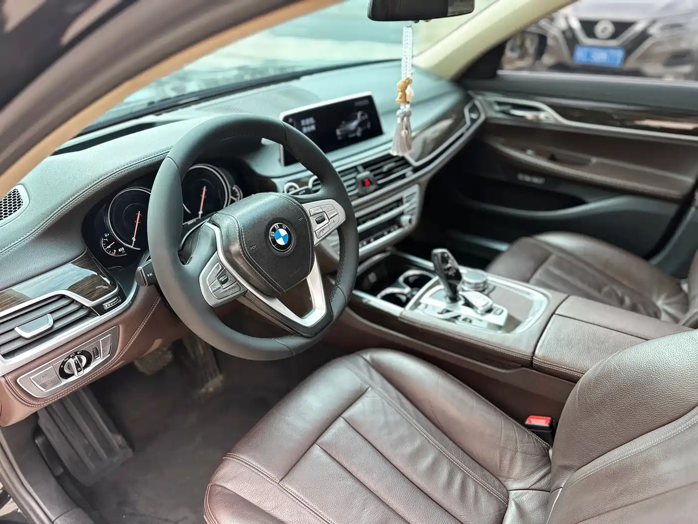 BMW 7 Series 2016 730Li Leading фото 8