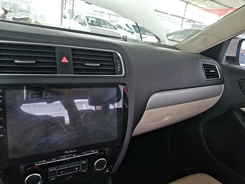 Volkswagen Sagitar 2014 1.4TSI Automatic Luxury фото 10