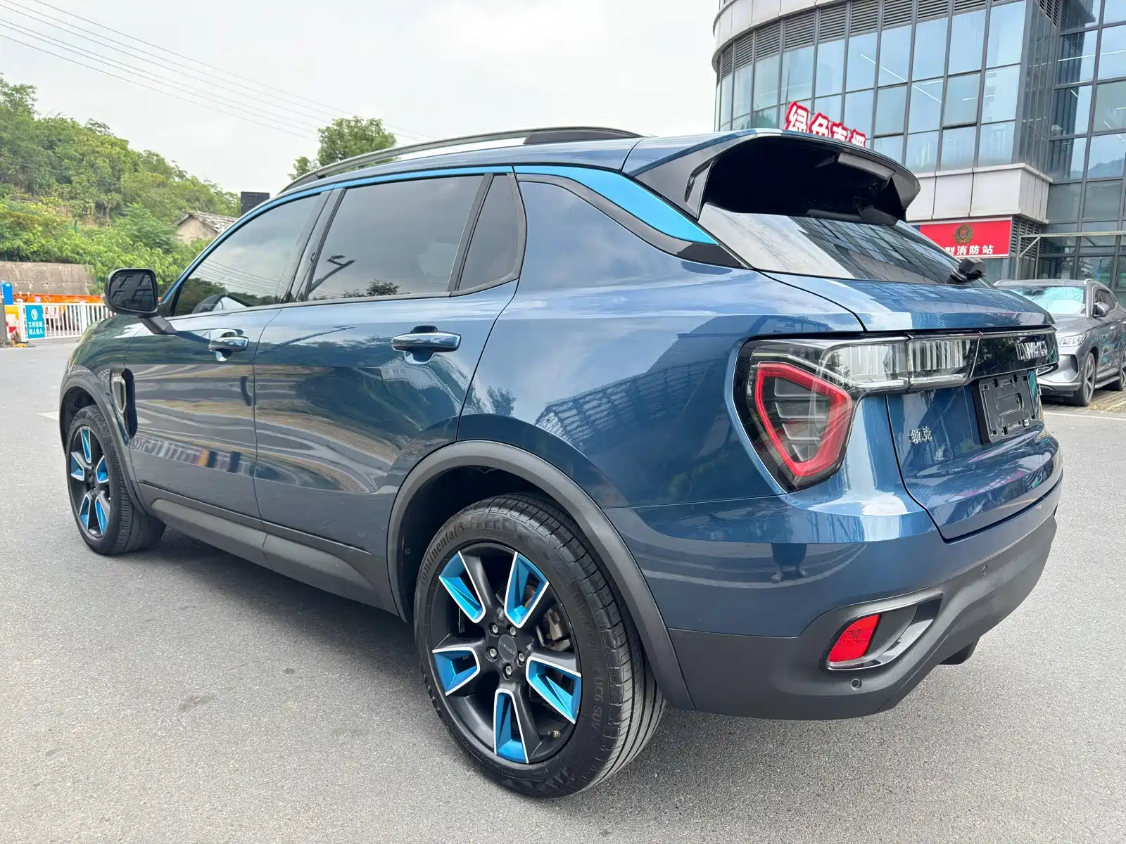 Фото 23 - Lynk & Co 01