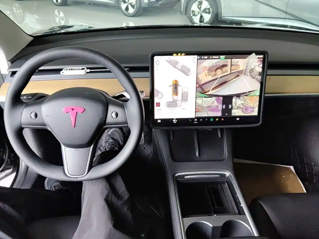 Фото 10 - Tesla Model 3