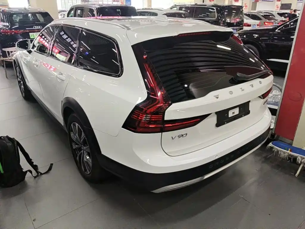 Volvo V90 2023 2023 Cross Country B5 AWD Smart Distance Edition
