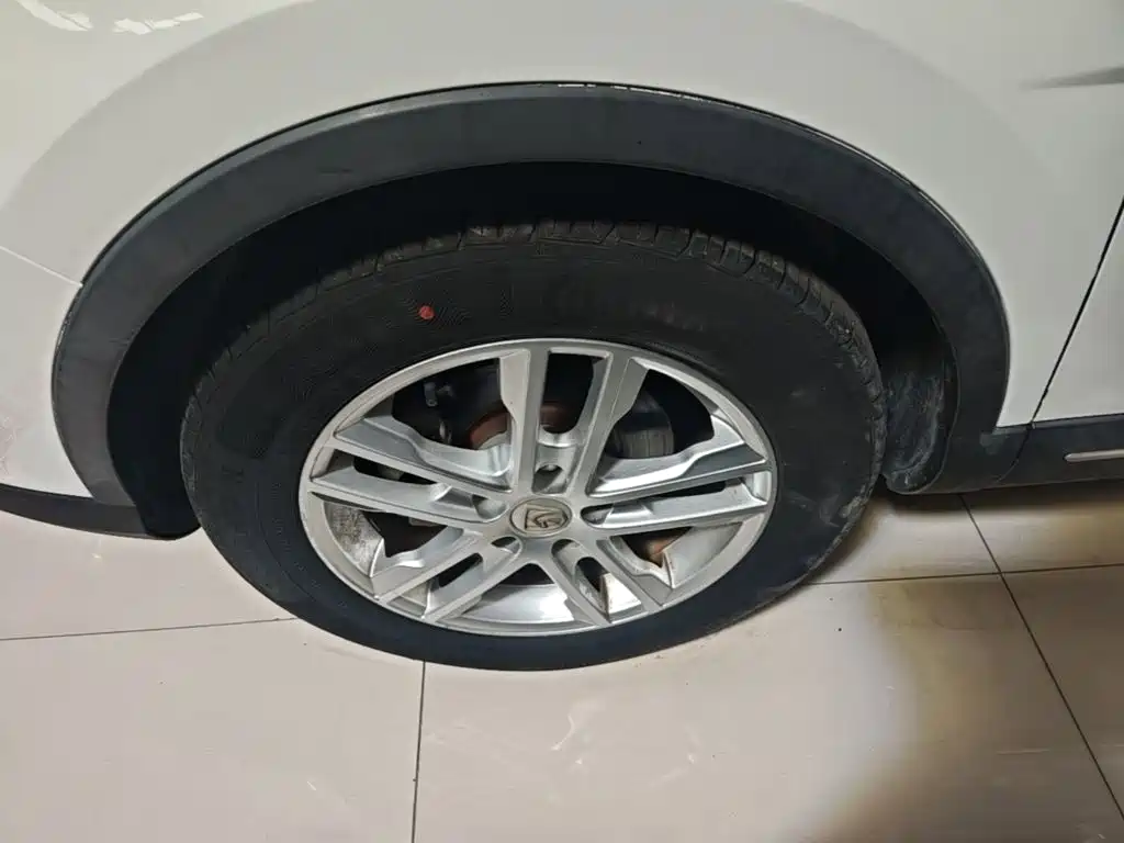 Фото 23 - Baojun 560