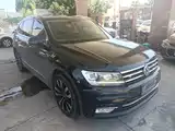 Photo 4 - Volkswagen Tiguan L