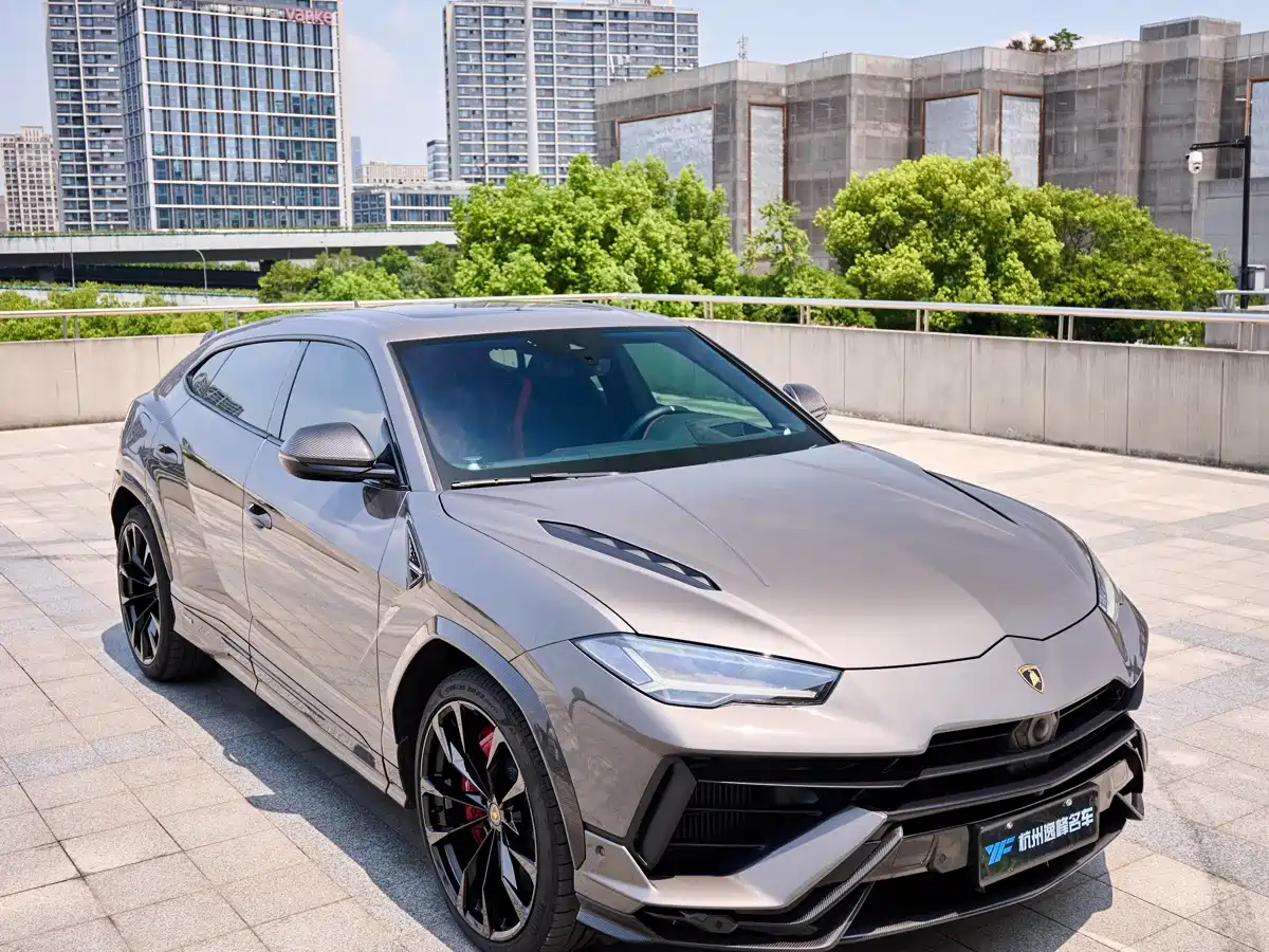 Фото 14 - Lamborghini Urus