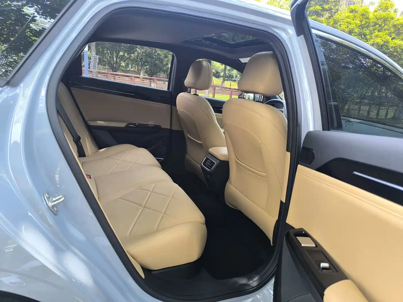 Geely Galaxy Galaxy L6 2024 125km PLUS Soaring Dragon Edition фото 14